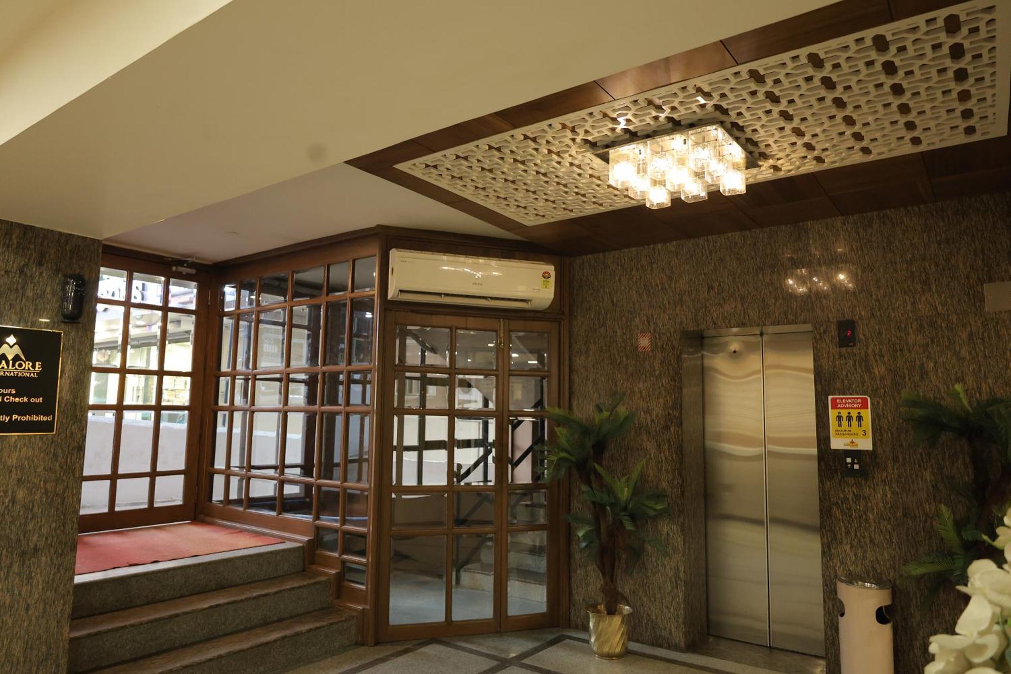 Hotel Mangalore International Exteriör bild