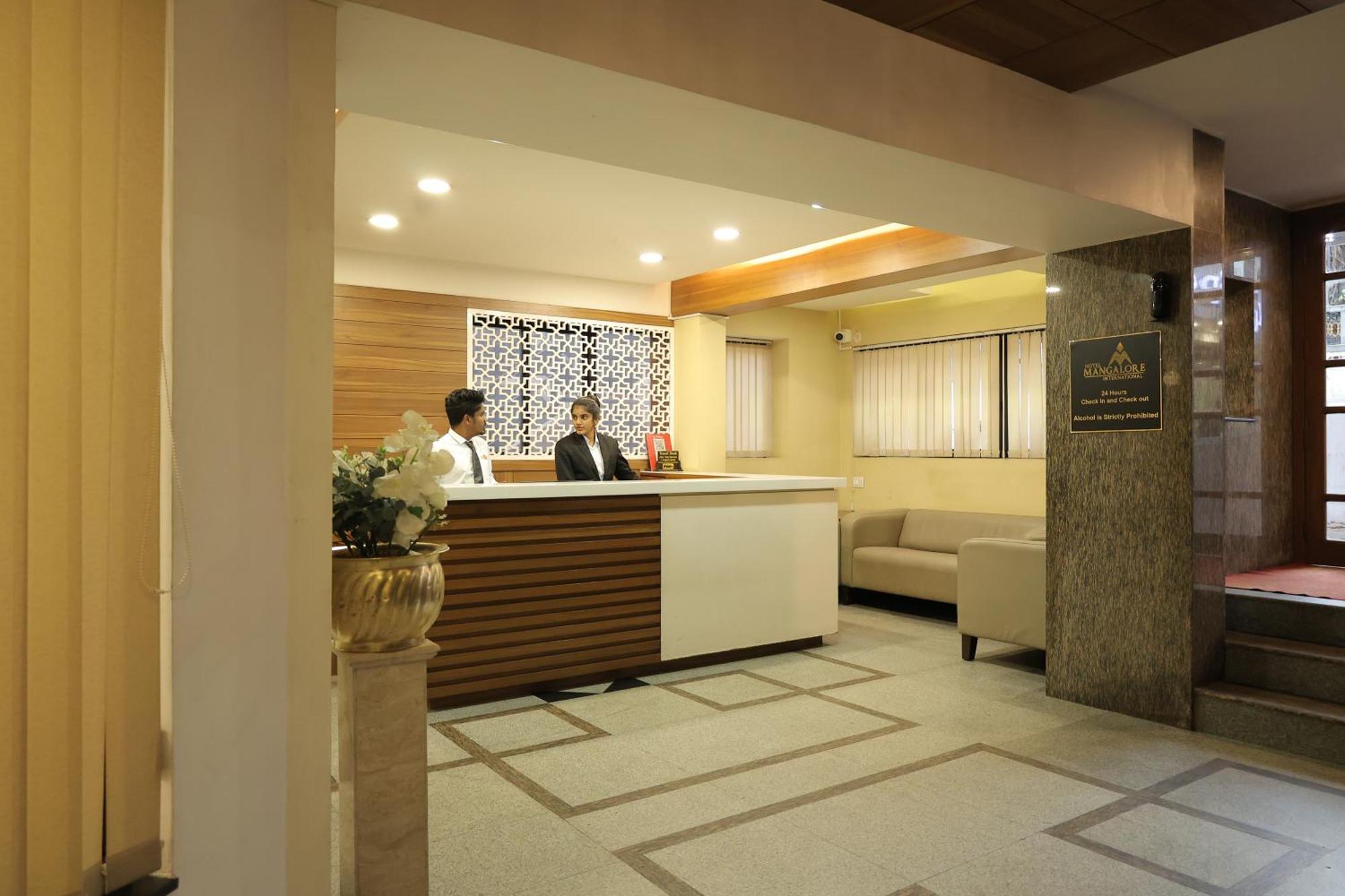 Hotel Mangalore International Exteriör bild