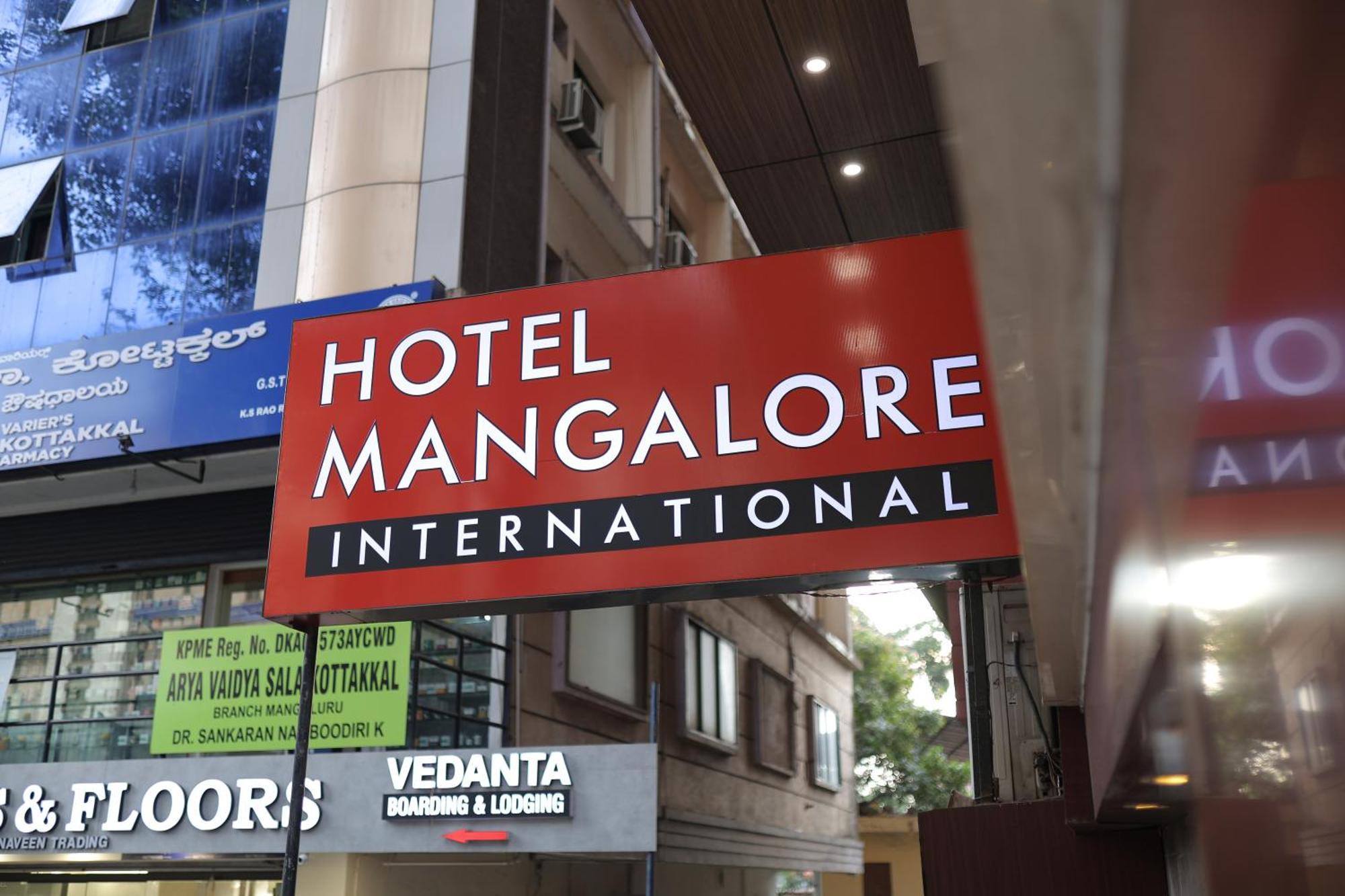 Hotel Mangalore International Exteriör bild
